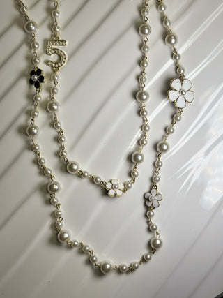 Kelsey Daisy Necklace