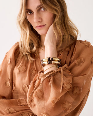 Transparent top with 3D dots